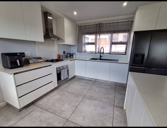 3 BEDROOM HOUSE FOR SALE IN PALM LAKES ESTATE